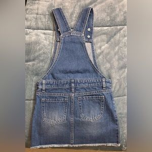 NWT - The Children’s Place - size 5 / denim overalls